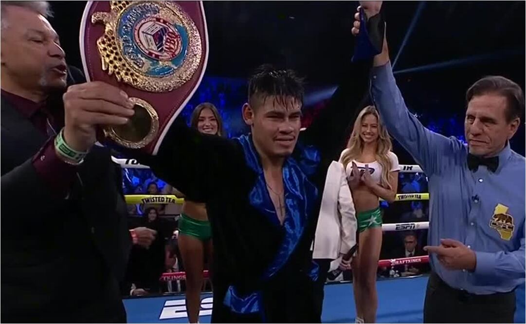 FOTO: ESPECIAL - Emanuel 'Vaquero' Navarrete retiene el título por decisión
