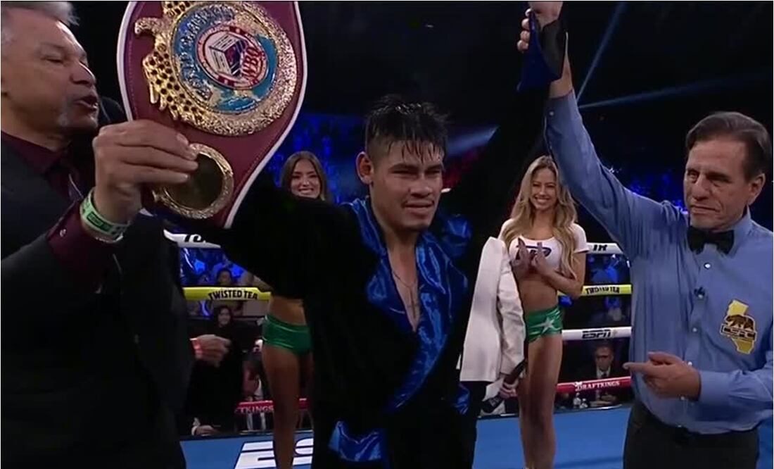 FOTO: ESPECIAL - Emanuel 'Vaquero' Navarrete retiene el título por decisión
