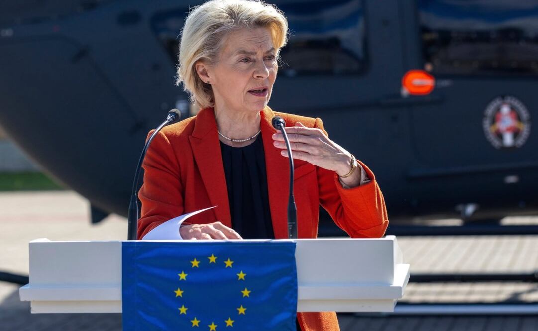La presidenta de la Comisión Europea, Ursula von der Leyen, habla durante una conferencia de prensa con el presidente de Lituania, Gitanas Nauseda, en la Escuela de Guardas Fronterizos cerca de la frontera entre Lituania y Bielorrusia, cerca del poblado de Medininkai, en el este de la capital, Vilna, en Lituania, el lunes 1 de septiembre de 2025. Foto: AP