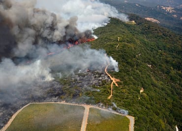 Suben a 10 los muertos por incendios forestales de California