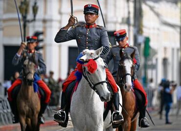 Se acabaron los regímenes autoritarios, dice a militares