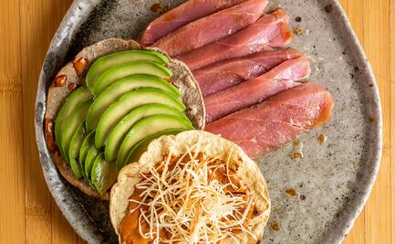 Prepara una clásica tostada de atún en casa