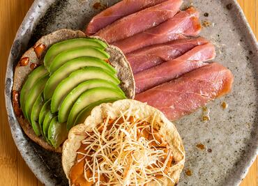 Prepara una clásica tostada de atún en casa