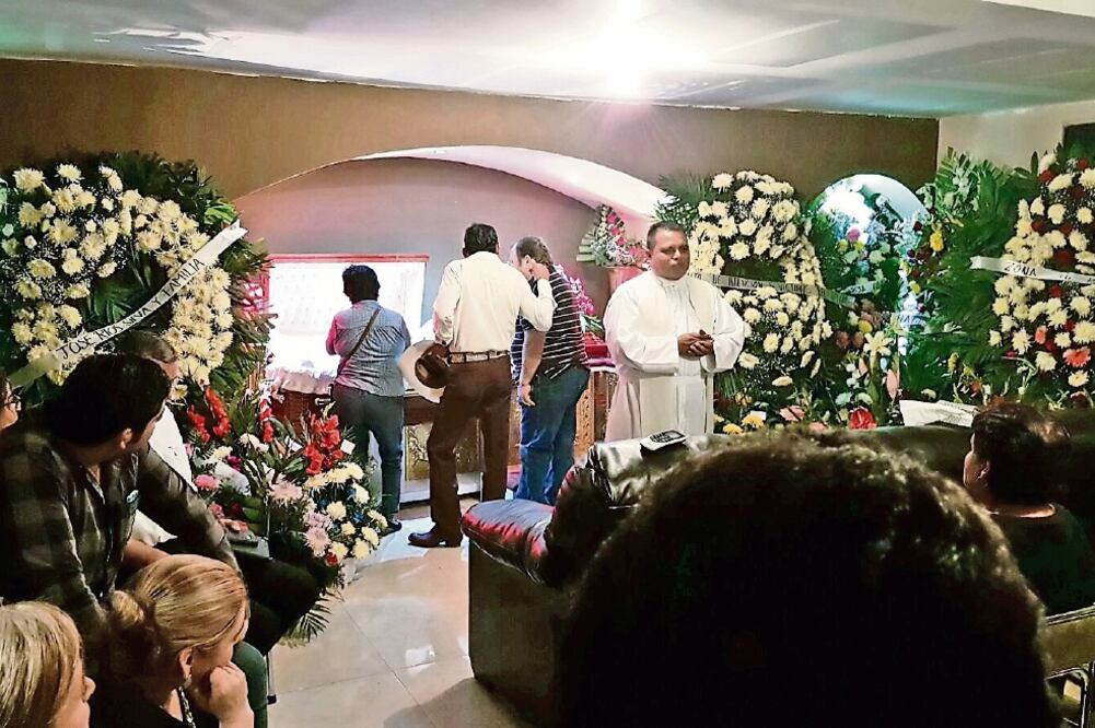 Familiares, amigos y habitantes de San Fernando asistieron a la misa para despedir a la activista Miriam Elizabeth Rodríguez. (CORTESÍA)
