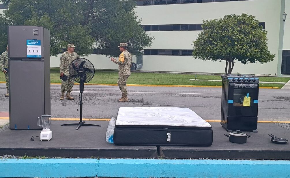 El paquete consistente en un refrigerador, estufa, colchón, licuadora, ventilador y batería de cocina. Foto: Sandra Tovar / EL UNIVERSAL