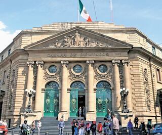 Restringen acceso al Palacio de Donceles