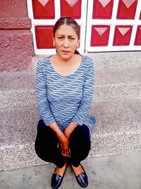 Líder sindical le pidió sexo a cambio de plaza, pero ella se encandenó en protesta