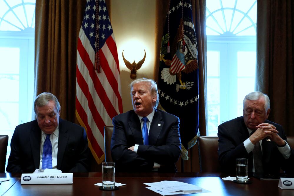 Sólo habrá solución para dreamers si incluye muro con México, reitera Trump