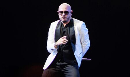 Pitbull hace bailar al Tecate Emblema; así concluyó el festival 