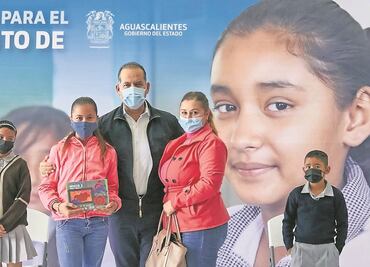 Reciben tabletas electrónicas 650 estudiantes de Aguascalientes