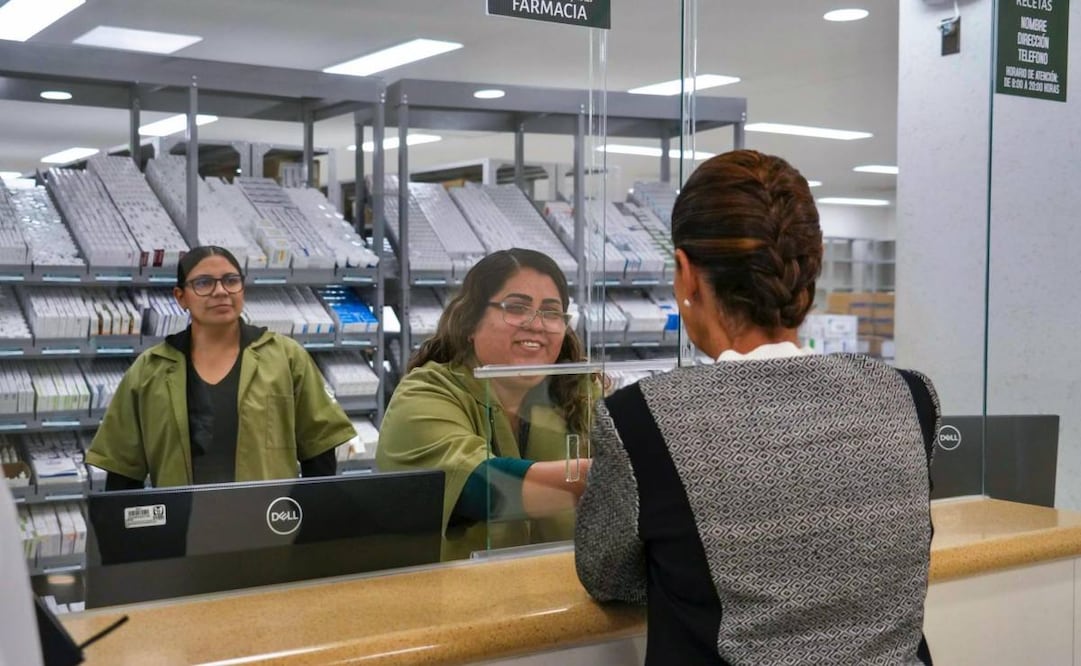 La presidenta Claudia Sheinbaum realizó una visita sorpresa a hospital del IMSS en Ciudad Juárez para supervisar abasto de medicamentos este domingo 14 de diciembre de 2025. Foto: Presidencia