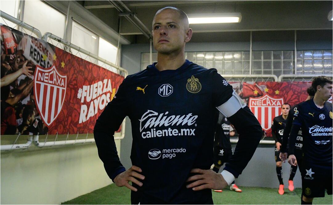 Chicharito en el estadio Victoria. FOTO: IMAGO7