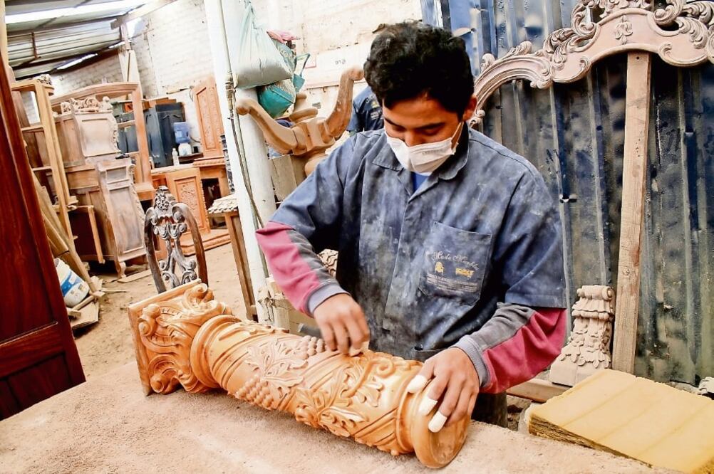 Los mejores artesanos michoacanos compiten por alguno de los 244 premios al mejor trabajo que otorga el certamen (NOTIMEX)