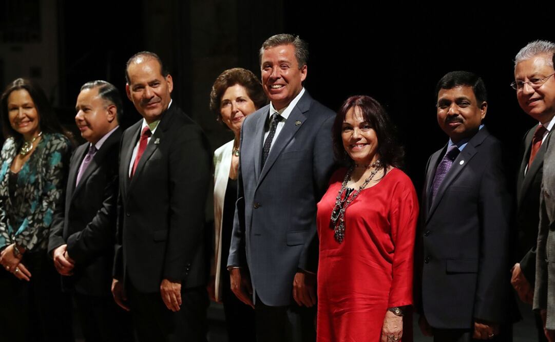 En la presentación estuvieron Lidia Camacho, directora del INBA, Marcela Diez Martínez directora del FIC y la Secretaria de Cultura María Cristina García Cepeda. Foto: Juan Carlos Reyes/EL UNIVERSAL