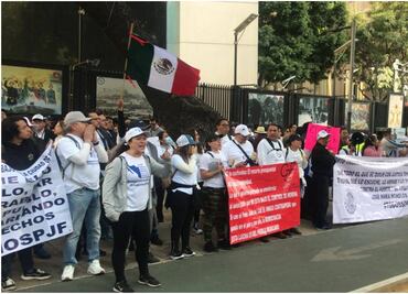 Continúan manifestaciones del trabajadores del Poder Judicial, ahora afuera del Senado y en San Lázaro