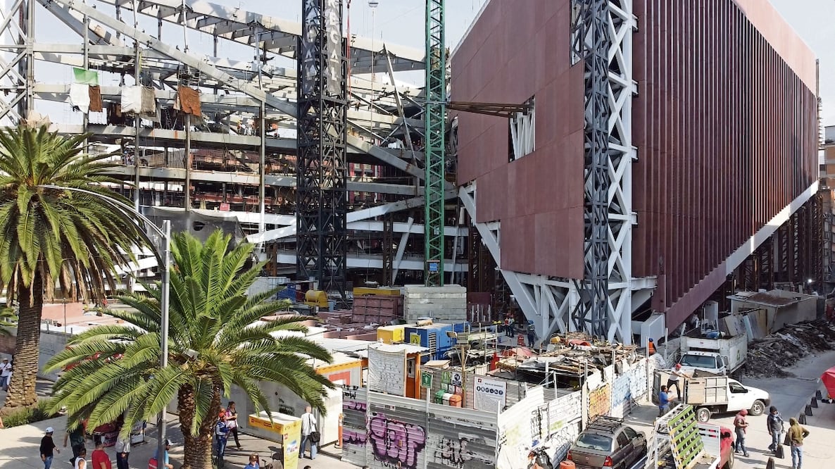 Construcción del Archivo General Agrario, que contempla fastuosos jardines en cada uno de sus niveles. De hecho, en la terraza estará una de las áreas con mayor inversión: más de 10 millones de pesos en reproducir un ecosistema desértico. Foto: Paola Reyes | El Universal