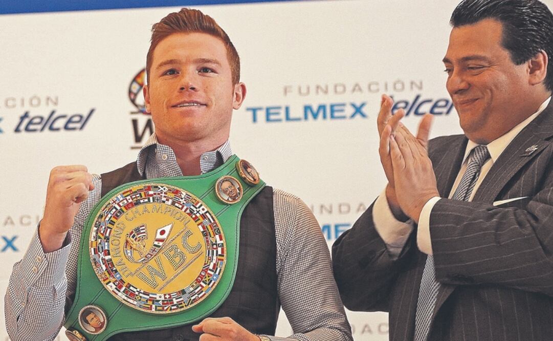 Saúl 'Canelo' Álvarez y Mauricio Sulaiman. Foto: Juan Carlos Reyes/ EL UNIVERSAL 