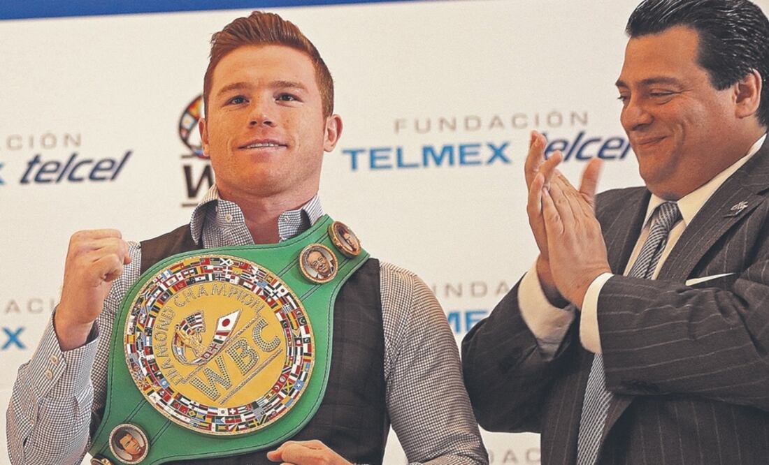 Saúl 'Canelo' Álvarez y Mauricio Sulaiman. Foto: Juan Carlos Reyes/ EL UNIVERSAL
