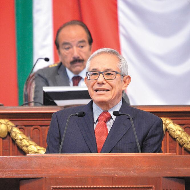 Jorge Gaviño, coordinador del PRD en el Congreso local, denunció las palabras altisonantes que utilizó Jesús Martín del Campo (atrás, traje gris). ESPECIAL