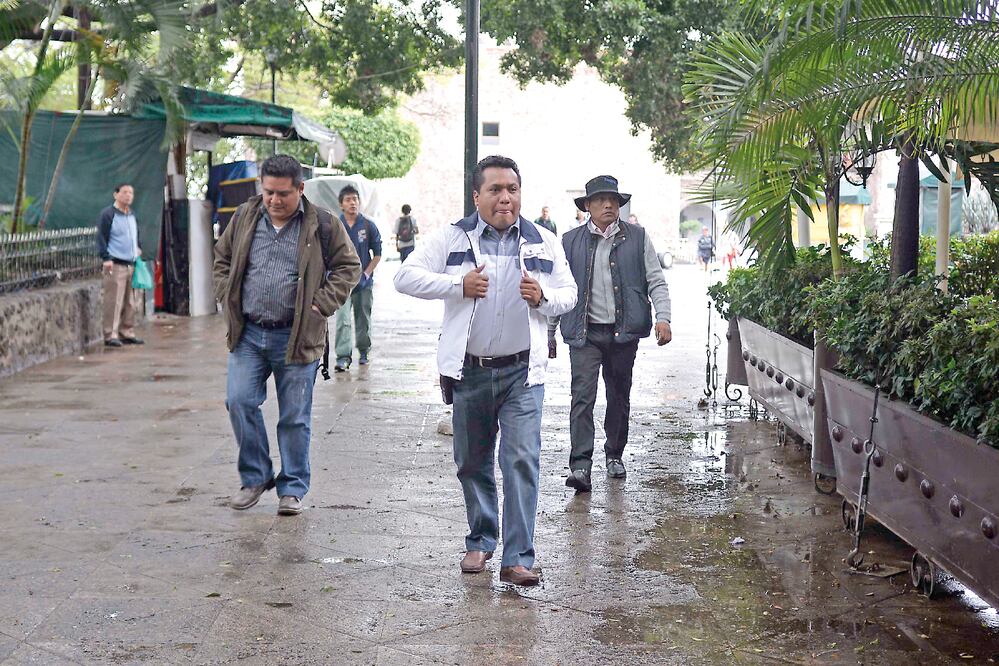 Enrique Alonso Plascencia (PRD) estuvo acompañado por su compañero de partido, el senador Fidel Demédicis Hidalgo, en una conferencia de prensa (CIUDADANOS MX)