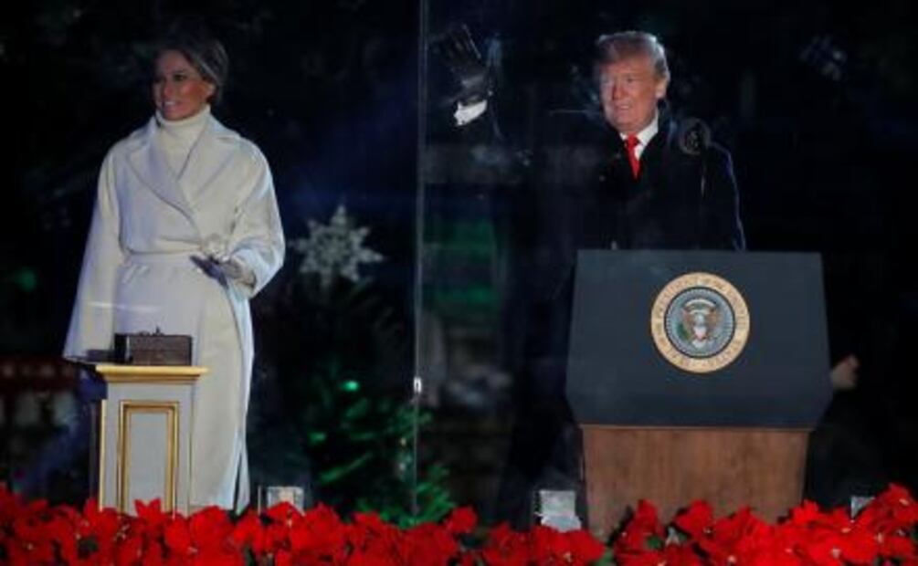 Donald y Melania Trump encienden Árbol Nacional de Navidad de la Casa Blanca