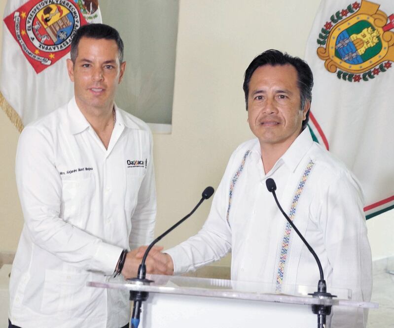 Los mandatarios José Murat Hinojosa y Cuitláhuac García Jiménez sostuvieron un encuentro en San Juan Bautista Tuxtepec, una de las ciudades de Oaxaca más afectadas por la violencia. Fotos: EDWIN HERNÁNDEZ. EL UNIVERSAL