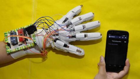 En proceso, venta de guante traductor de señas