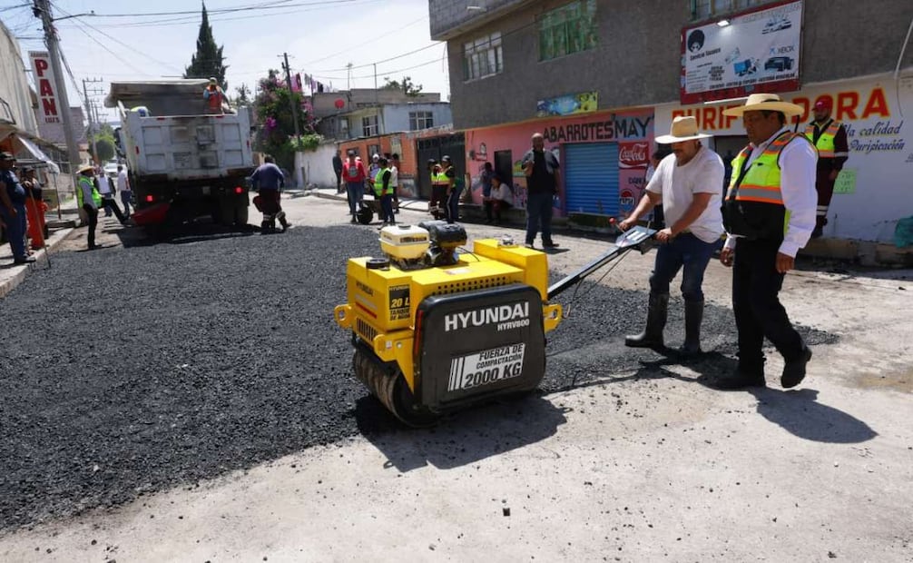 En el bacheo nocturno, laboran 12 cuadrillas conformadas por trabajadores, más 10 cuadrillas integradas por servidores públicos de 29 direcciones del gobierno municipal.
(21/09/26)
Foto: Especial.