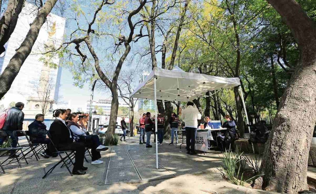 La gran demanda de vacunas contra el sarampión hizo que en algunos de los 124 puestos habilitados se agotara el biológico en dos horas y que se solicitaran más. Fotos: Osmar Alvarado y Santiago Reyes / EL UNIVERSAL