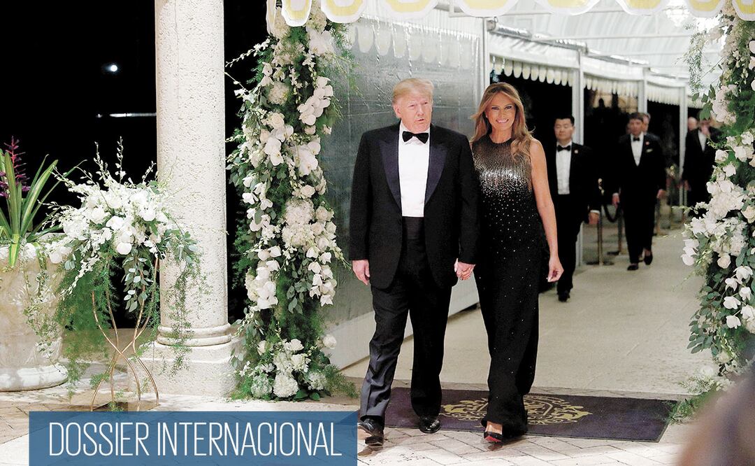 El presidente estadounidense Donald Trump y su esposa Melania, en su resort en Mar-a-Lago, en Palm Beach, Florida, durante la fiesta de Año Nuevo. Foto: TOM BRENNER. REUTERS