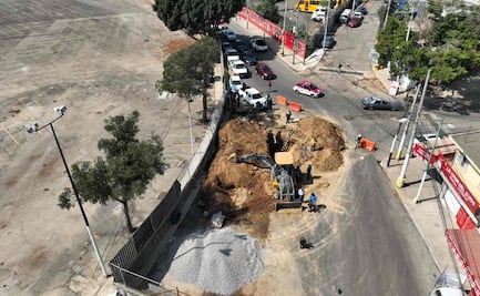Continúan con reparación de socavón cerca del Estadio Banorte; reemplazan tubería
