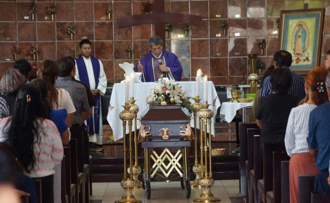 Misa en honor a la presidenta municipal de San Mateo Piñas, Lilia Gemma García Soto, asesinada el pasado domingo en el palacio municipal en Oaxaca (17/06/2025). Foto: Edwin Hernández / EL UNIVERSAL
