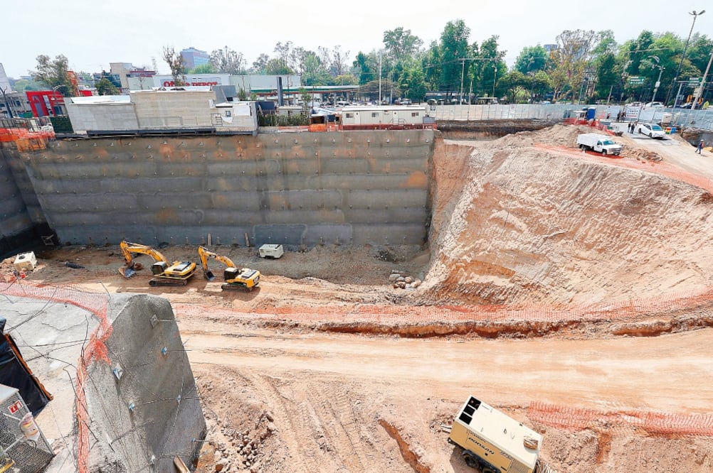 La excavación para los siete niveles de estacionamiento se encuentra casi lista, por lo que se espera que a finales de marzo se inicie la cimentación de la estructura. (ARIEL OJEDA. EL UNIVERSAL)