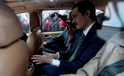 Guillermo Padrés turns himself in