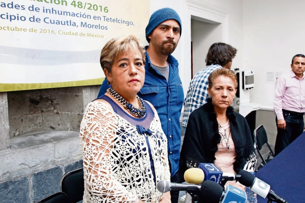 Amalia y María Hernández, tía y mamá de Oliver Wenceslao, secuestrado y asesinado en 2013, exigen que el gobernador de Morelos, Graco Ramírez, ofrezca una disculpa pública por las violaciones a sus derechos humanos (IRVIN OLIVARES. EL UNIVERSAL)