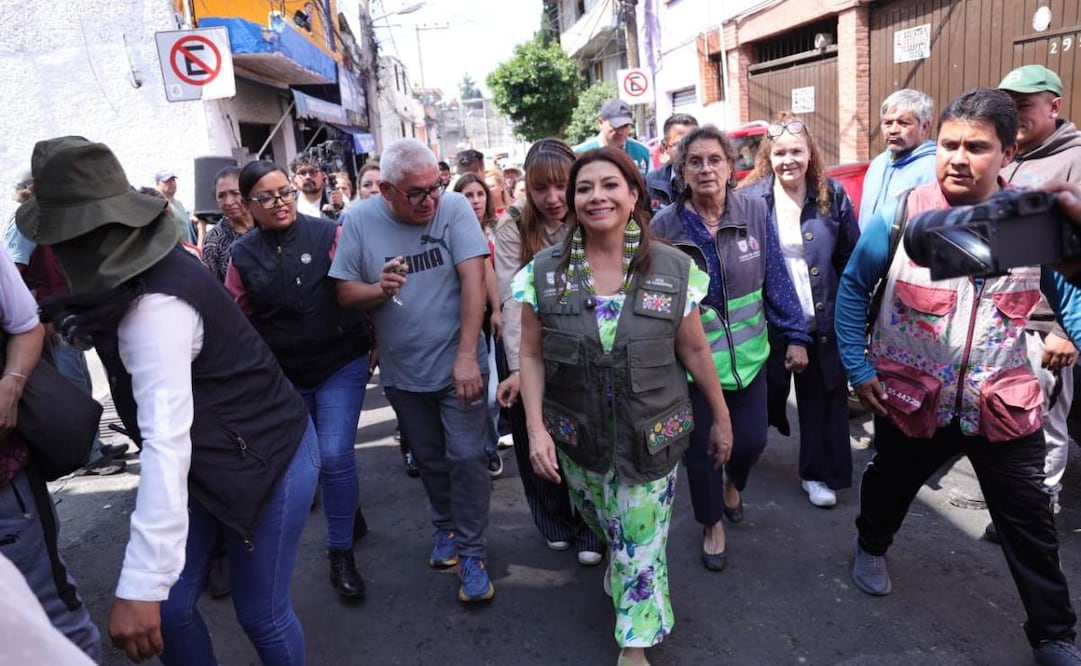 Clara Brugada visita zonas afectadas por lluvias en Cuajimalpa; anuncia apoyos a damnificados.
Foto: Especial.