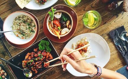 VIDEO: Surge peligrosa tendencia entre los japoneses de ¿lamer los utensilios? Te explicamos