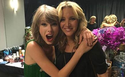 Taylor Swift y Phoebe Buffay de "Friends" cantan "Smelly Cat"