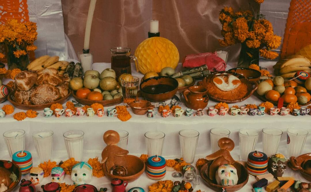 ¡Te decimos qué comida poner en la ofrenda de Día de Muertos! Foto: Unsplash.