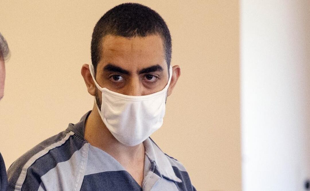 Hadi Matar escucha durante su acusación formal en la corte del condado de Chautauqua en Mayville, Nueva York. Foto: AP