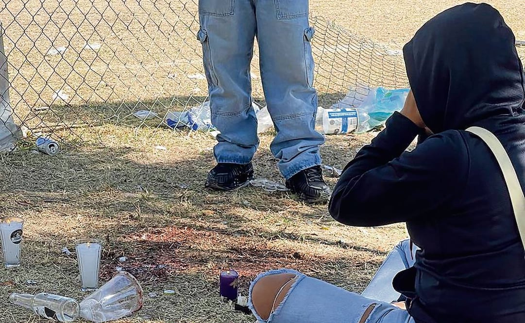 Familiares de las víctimas llegaron al lugar para encender veladoras. Foto: Xóchitl Álvarez / EL UNIVERSAL