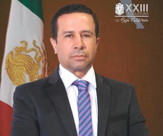 Exhibe a diputado local su propia hija