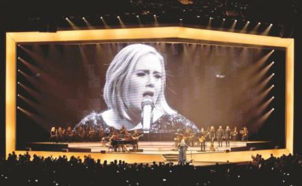 Cariño y gritos para Adel... ita