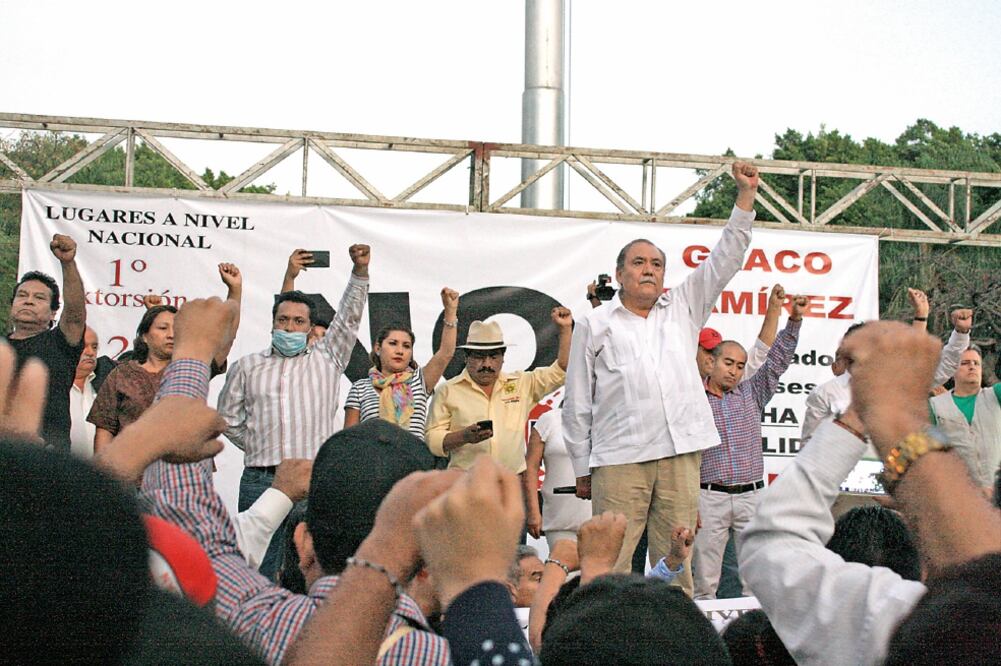 Los inconformes, entre quienes rechazan la llegada del Morebús, caminaron hacia el zócalo de Cuernavaca, donde se apostaron frente al Palacio de Gobierno para realizar un mitin (CIUDADANOS MX)