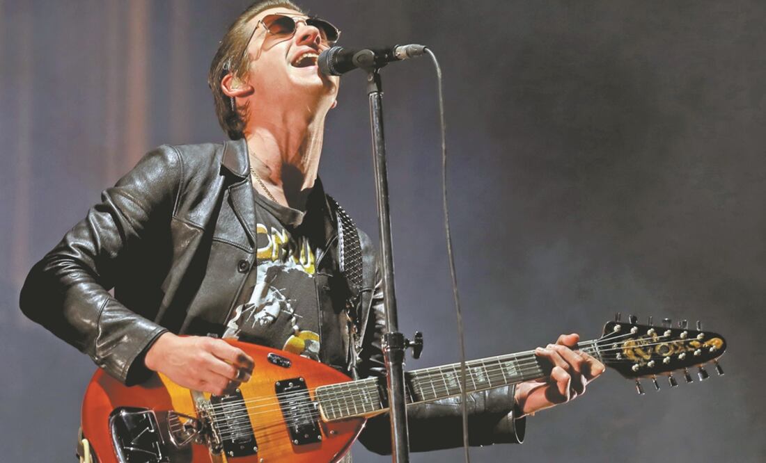 Son muy amables, dijo el vocalista Alex Turner al público que coreaba sus canciones. Foto: VALENTE ROSAS. EL UNIVERSAL