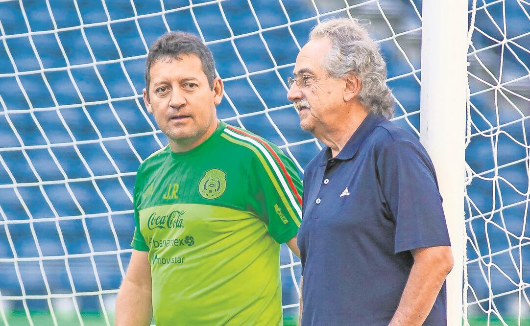 El dirigente de la FMF ratificó al técnico hasta el Mundial de Rusia. (ALEJANDRO GUTIÉRREZ. IMAGO7)