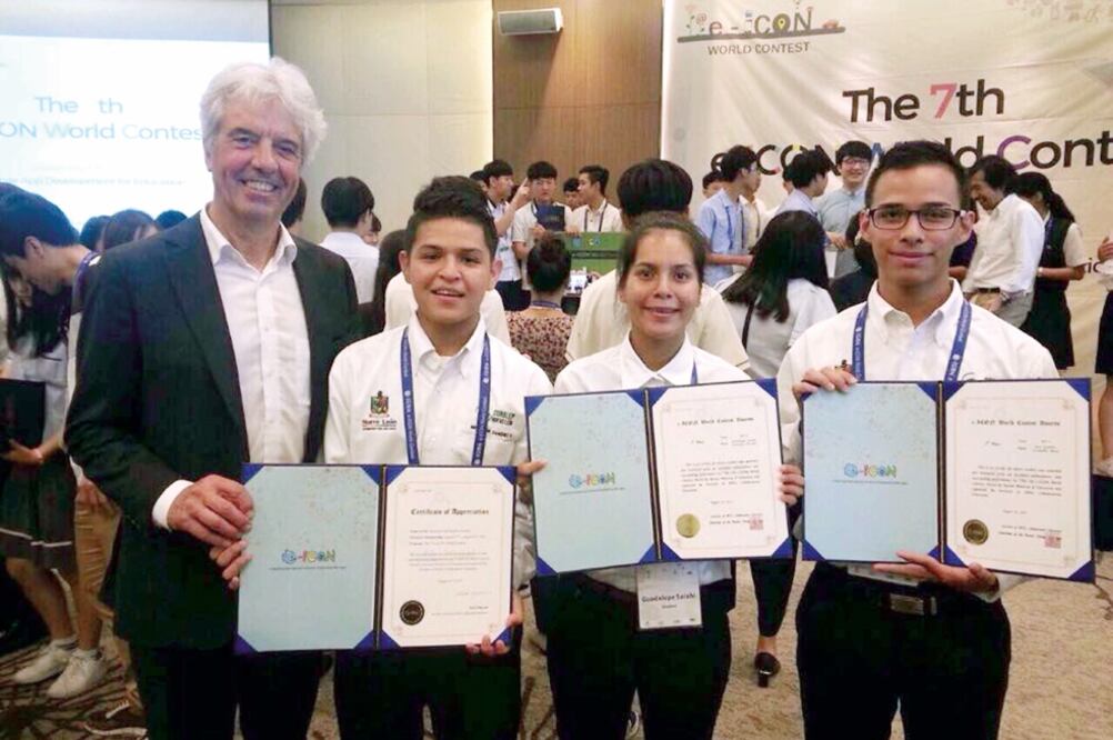 Los recién egresados del Conalep participaron en el séptimo concurso de tecnología e-ICON, contra 114 estudiantes de 14 países. (CORTESÍA)