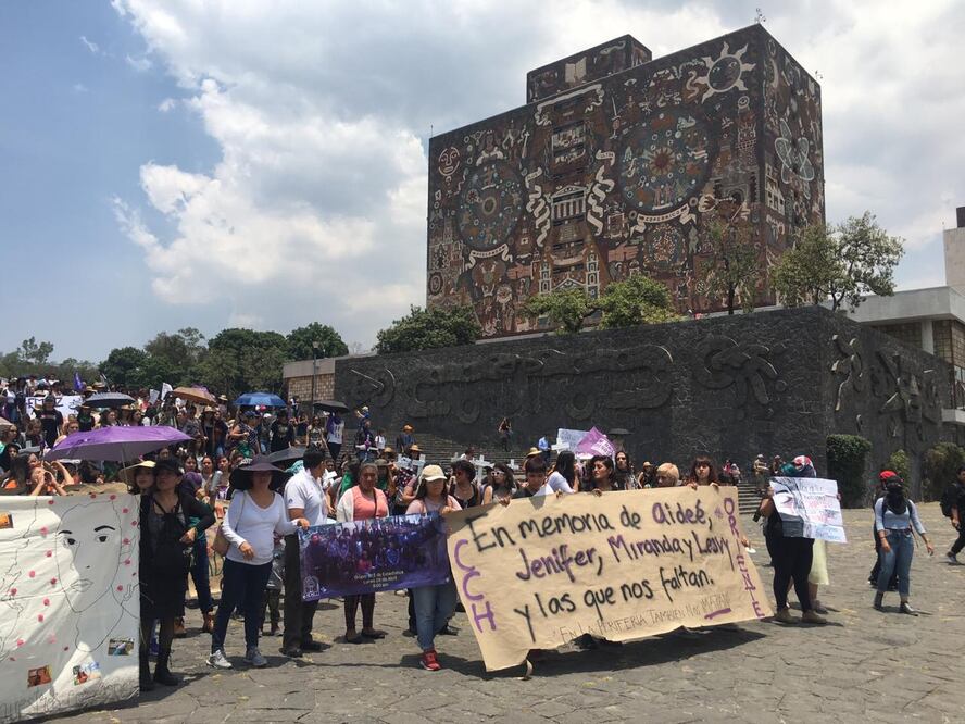 Protestan en CU por crimen de Aideé Mendoza en el CCH Oriente 