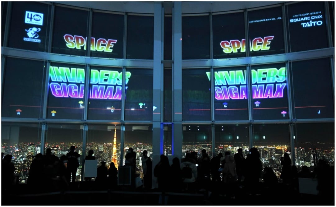 Algunos participantes, provistos con su mando, ametrallaron a los enemigos formados a base de grandes píxeles