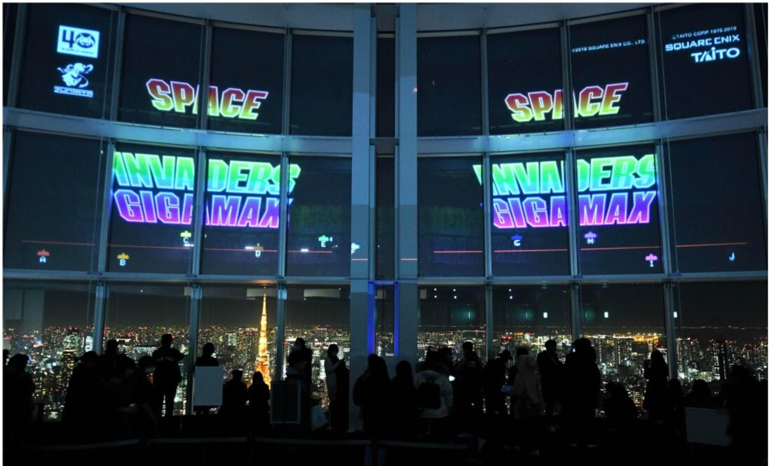 Algunos participantes, provistos con su mando, ametrallaron a los enemigos formados a base de grandes píxeles